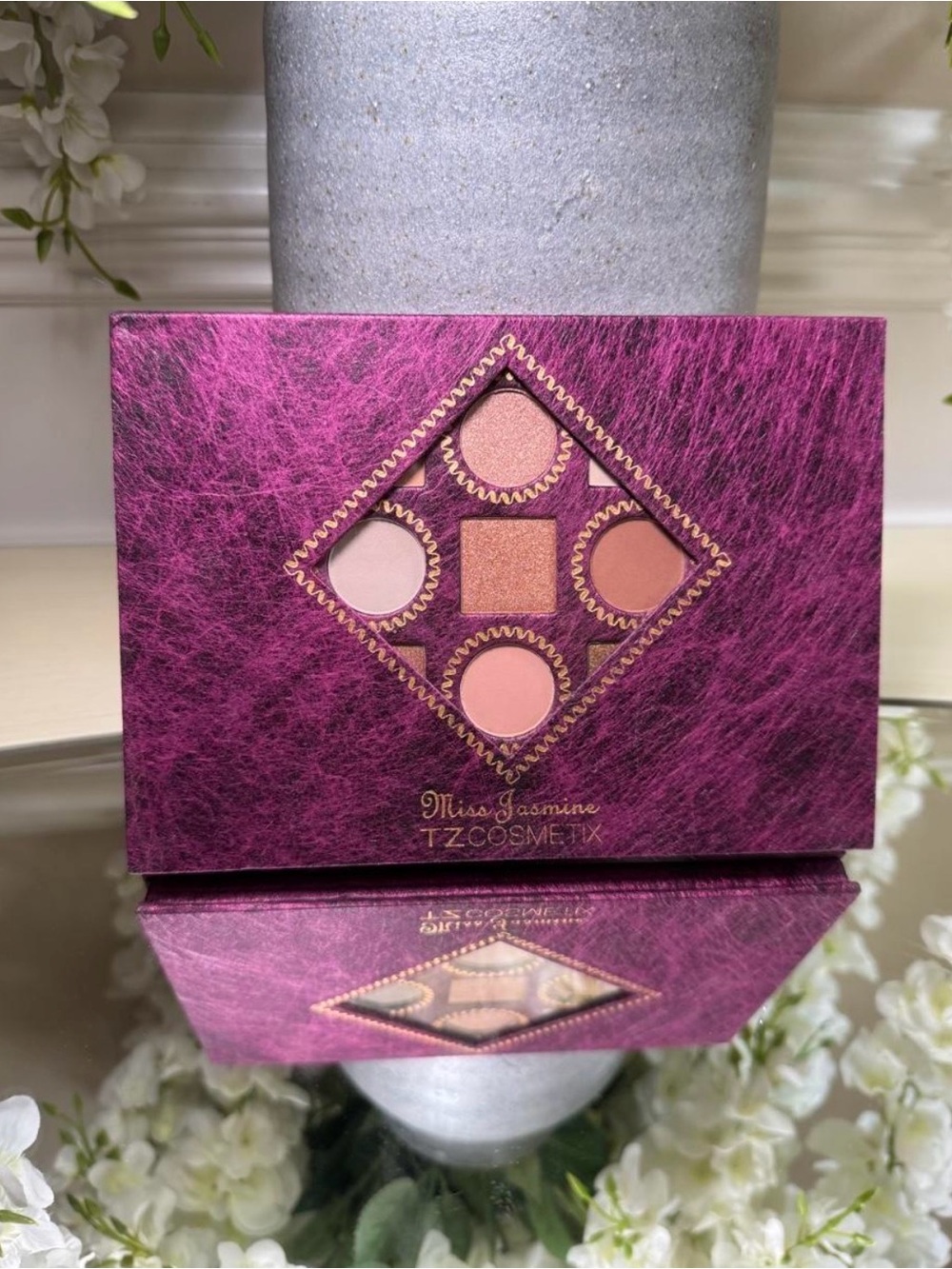 Tz Cosmetics Miss Jasmine
Eyeshadow Palette